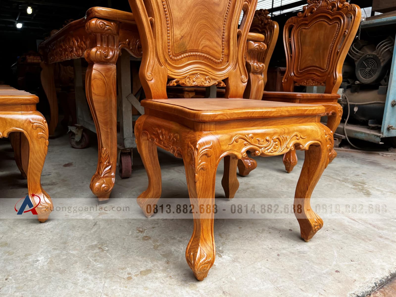 Bộ bàn ăn gỗ gõ đỏ 8 ghế louis hoa lá tây đục hai mặt (Chị Quyên, Hà Nội) 12 Bộ bàn ăn gỗ gõ đỏ 8 ghế louis hoa lá tây đục hai mặt (Chị Quyên, Hà Nội) - Ảnh 12