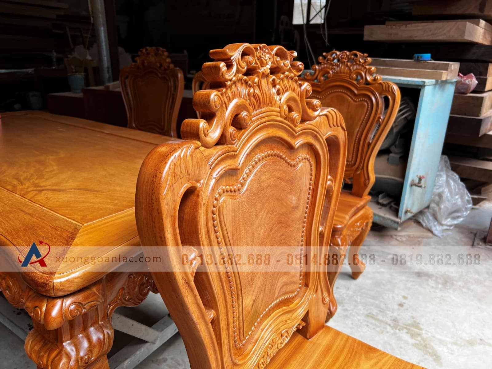 Bộ bàn ăn gỗ gõ đỏ 8 ghế louis hoa lá tây đục hai mặt (Chị Quyên, Hà Nội) 14 Bộ bàn ăn gỗ gõ đỏ 8 ghế louis hoa lá tây đục hai mặt (Chị Quyên, Hà Nội) - Ảnh 14