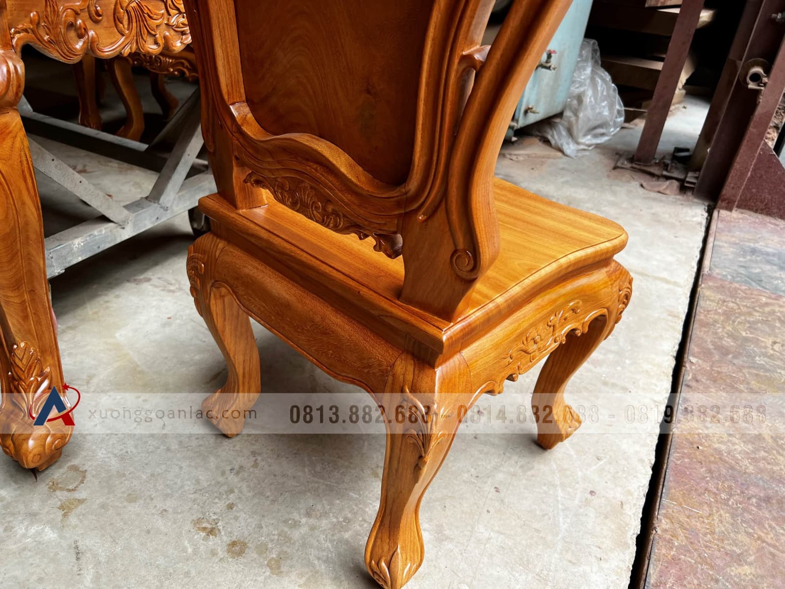 Bộ bàn ăn gỗ gõ đỏ 8 ghế louis hoa lá tây đục hai mặt (Chị Quyên, Hà Nội) 15 ghế ăn louis hoàng gia hoa lá tây gỗ gõ đỏ cao cấp