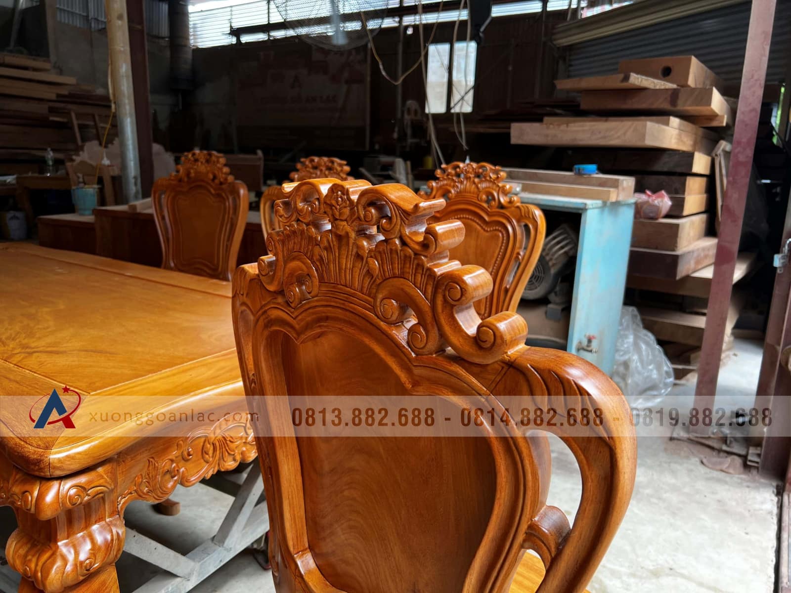 Bộ bàn ăn gỗ gõ đỏ 8 ghế louis hoa lá tây đục hai mặt (Chị Quyên, Hà Nội) 16 Bộ bàn ăn gỗ gõ đỏ 8 ghế louis hoa lá tây đục hai mặt (Chị Quyên, Hà Nội) - Ảnh 16
