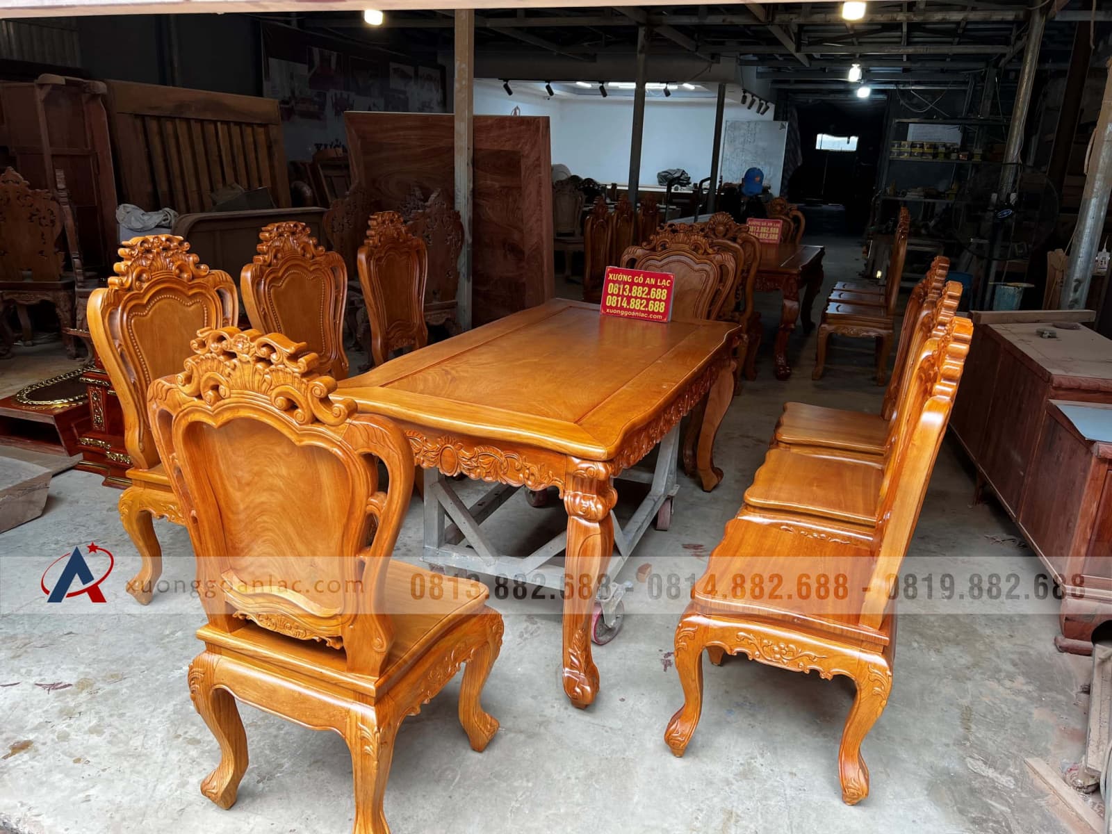 Bộ bàn ăn gỗ gõ đỏ 8 ghế louis hoa lá tây đục hai mặt (Chị Quyên, Hà Nội) 39 bàn ghế ăn gỗ gõ đỏ mẫu louis hoa lá tây
