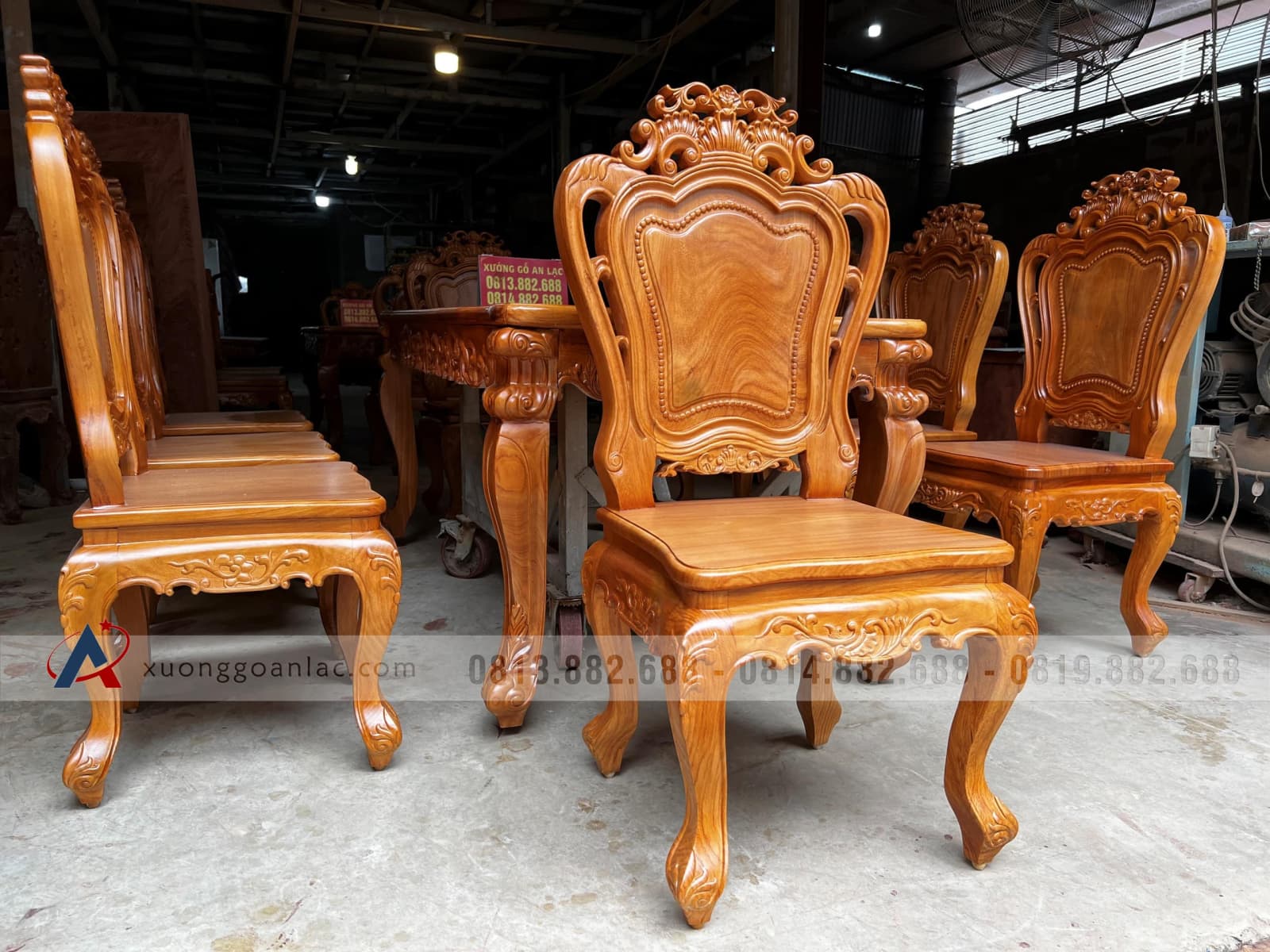 Bộ bàn ăn gỗ gõ đỏ 8 ghế louis hoa lá tây đục hai mặt (Chị Quyên, Hà Nội) 9 Bộ bàn ăn gỗ gõ đỏ 8 ghế louis hoa lá tây đục hai mặt (Chị Quyên, Hà Nội) - Ảnh 9