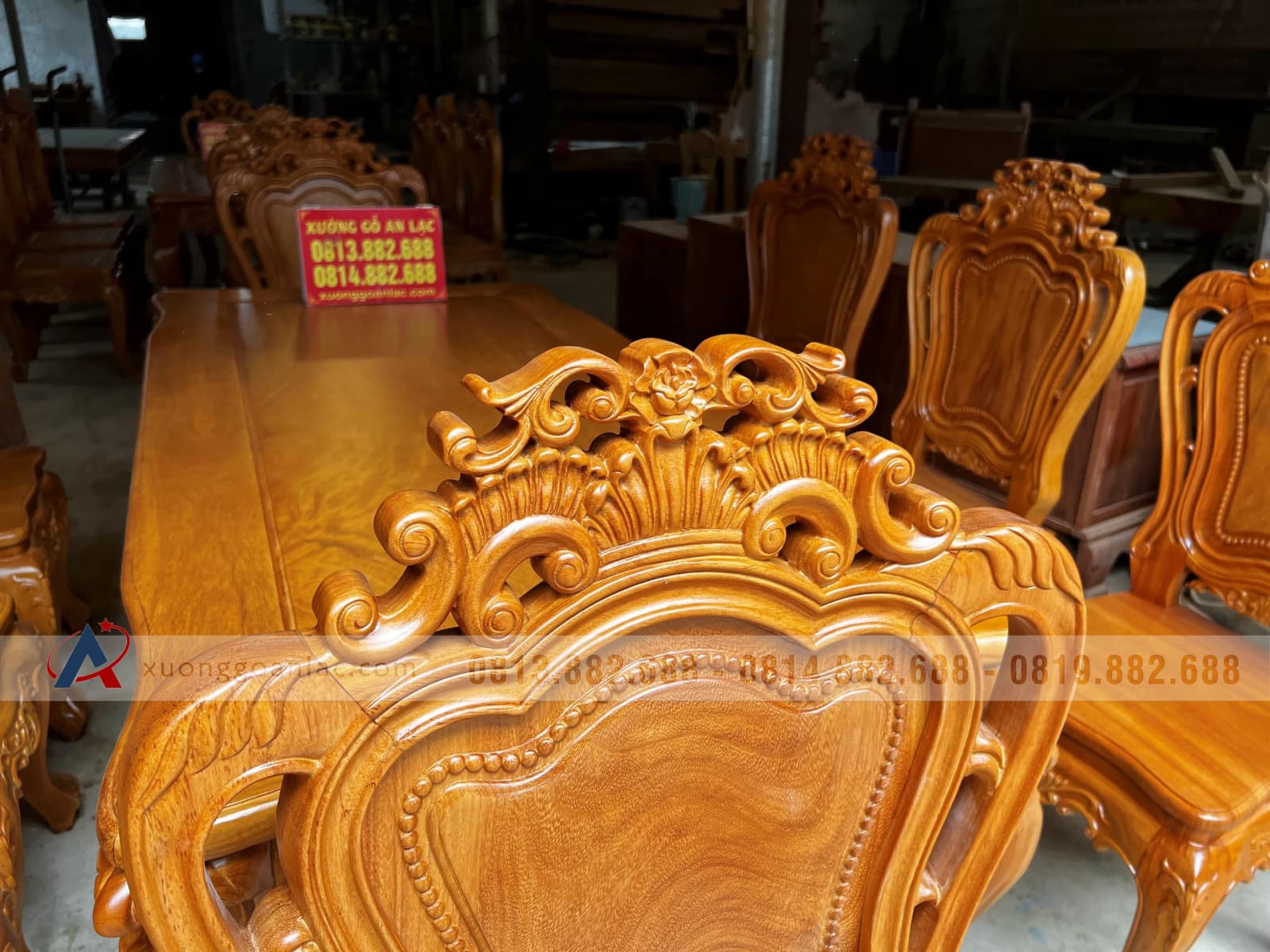 Bộ bàn ăn gỗ gõ đỏ 8 ghế louis hoa lá tây đục hai mặt (Chị Quyên, Hà Nội) 10 ghế ăn gỗ gõ đỏ cao cấp