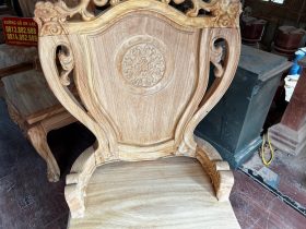 Bàn ăn hoàng gia và 6 ghế louis hoa lá tây có tay đẳng cấp (Anh Trung, Hải Phòng) 24 ghế ăn louis có tay