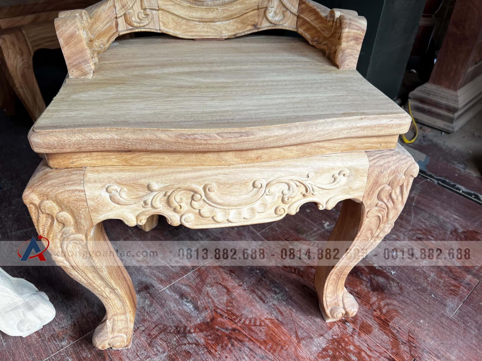 Bàn ăn hoàng gia và 6 ghế louis hoa lá tây có tay đẳng cấp (Anh Trung, Hải Phòng) 12 Bàn ăn hoàng gia và 6 ghế louis hoa lá tây có tay đẳng cấp (Anh Trung, Hải Phòng) - Ảnh 12