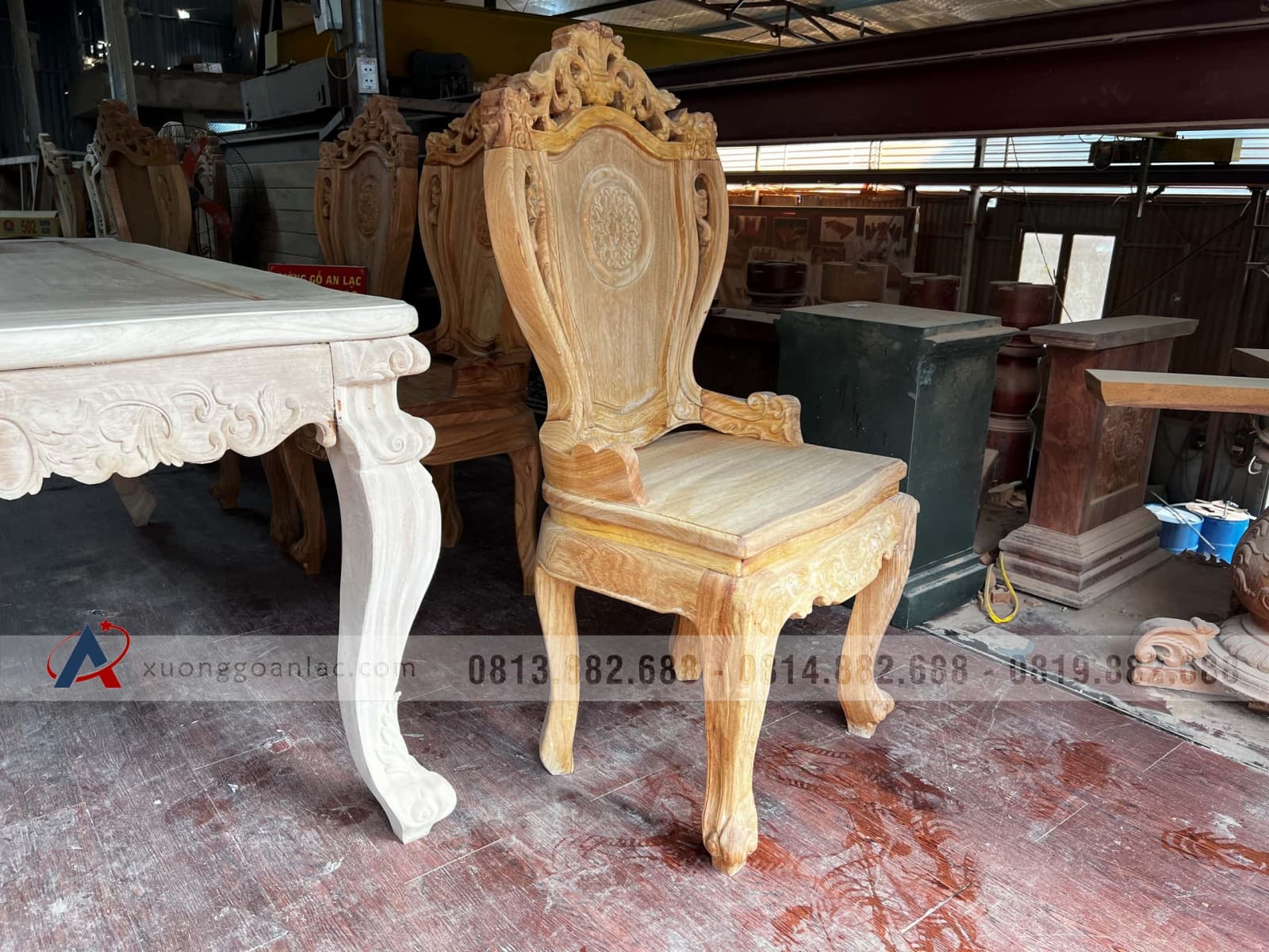 Bàn ăn hoàng gia và 6 ghế louis hoa lá tây có tay đẳng cấp (Anh Trung, Hải Phòng) 36 bàn ghế ăn hoàng gia gỗ gõ đỏ