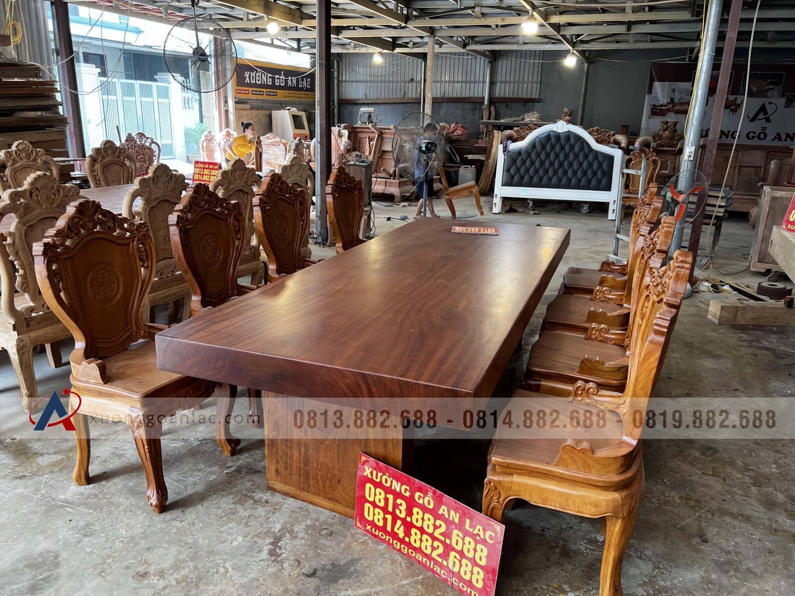 Bộ bàn ăn gõ đỏ 8 ghế louis có tay (Anh Toản, Hải Dương) 12 Bàn ăn gõ đỏ và 8 ghế louis có tay