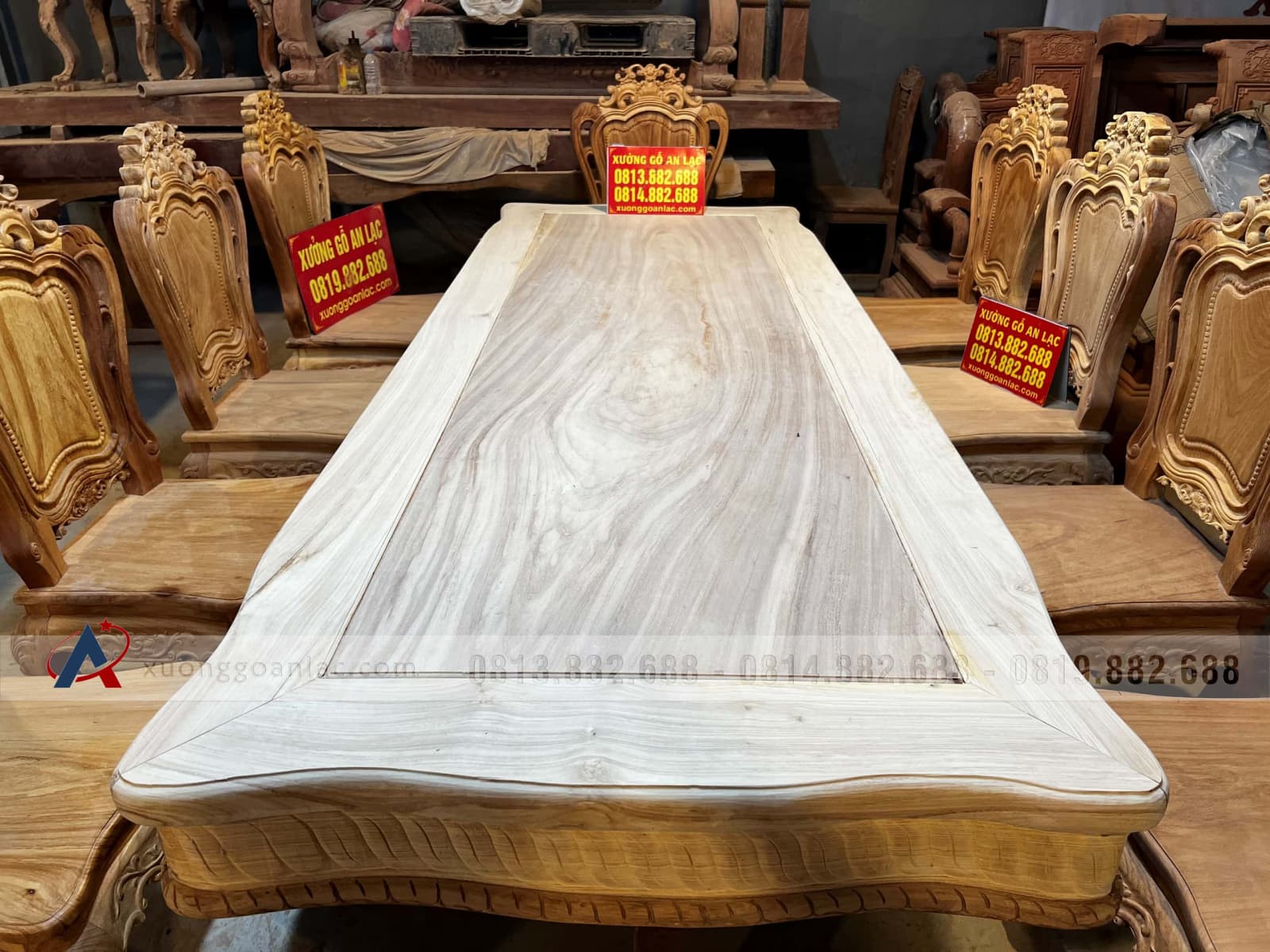 Bàn ăn gỗ gõ đỏ chữ nhật diềm sen dẹo 10 ghế louis hoa lá tây (Chị Hảo - TP. Hồ Chí Minh) 35 bàn ăn gỗ gõ đỏ mặt khung tranh