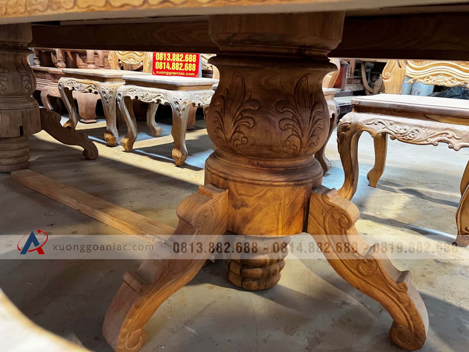 Bàn ăn gỗ gõ đỏ chữ nhật diềm sen dẹo 10 ghế louis hoa lá tây (Chị Hảo - TP. Hồ Chí Minh) 37 bàn ăn gỗ gõ đỏ cao cấp chân cột