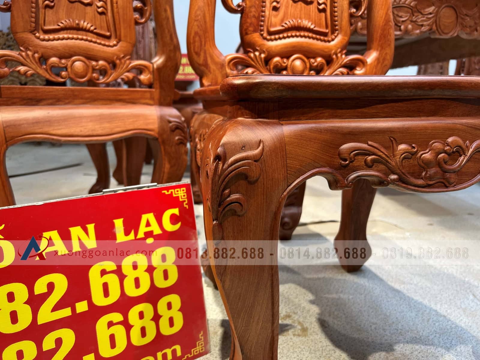 Bộ bàn ăn hoàng gia 10 ghế hồng hạt gỗ hương đá (Bác Lân, Hà Giang) 23 Bộ bàn ăn hoàng gia 10 ghế hồng hạt gỗ hương đá (Bác Lân, Hà Giang) - Ảnh 23