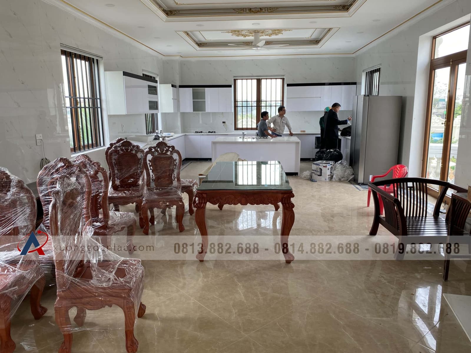 Bộ bàn ăn hoàng gia 10 ghế hồng hạt gỗ hương đá (Bác Lân, Hà Giang) 5 bàn ăn ghế hồng hạt