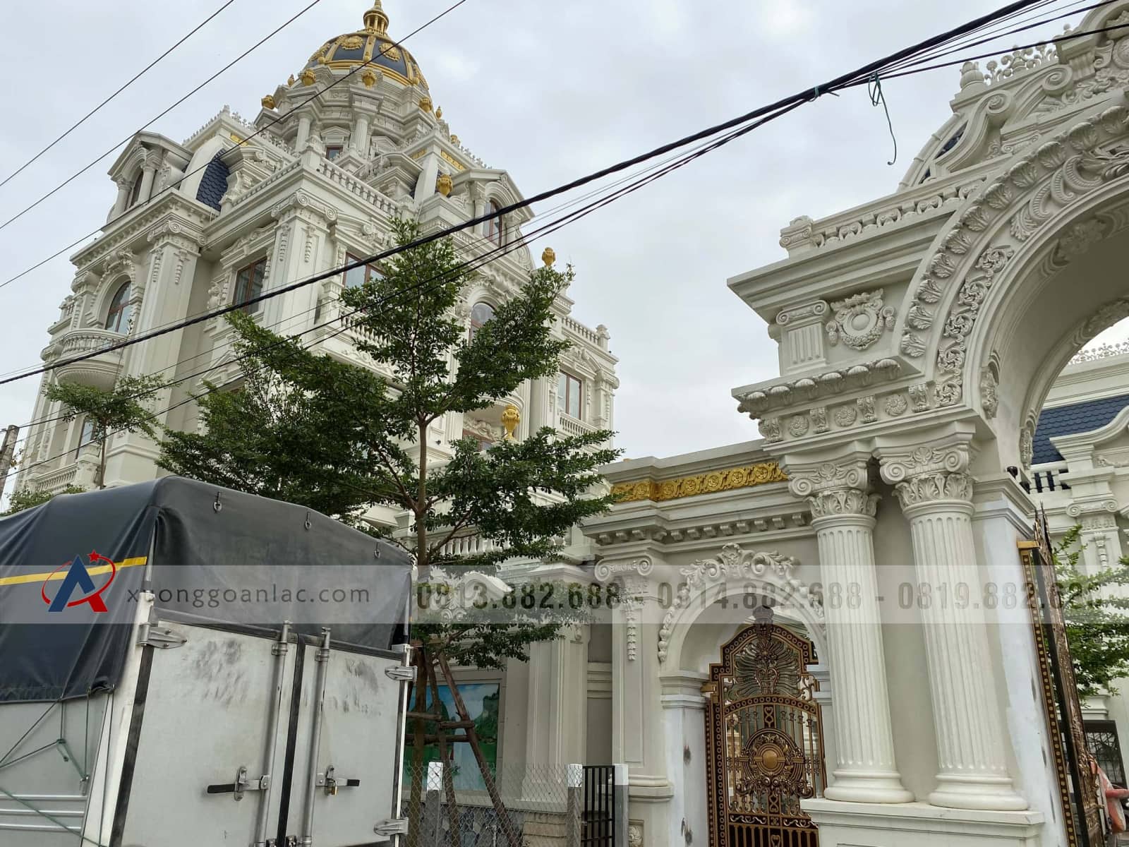 Bộ bàn ăn hoàng gia 10 ghế hồng hạt gỗ hương đá (Bác Lân, Hà Giang) 4 biệt thự nhà khách hàng