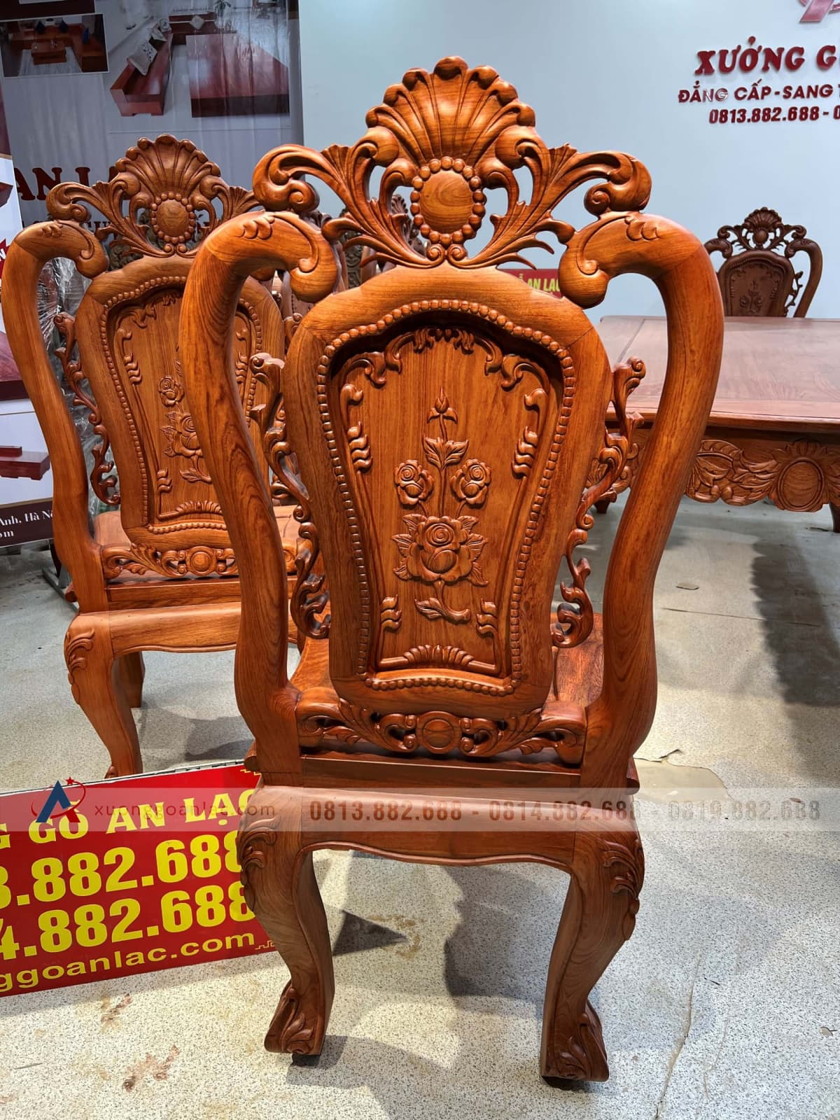 Bộ bàn ăn hoàng gia 10 ghế hồng hạt gỗ hương đá (Bác Lân, Hà Giang) 19 lưng ghế louis hồng hạt