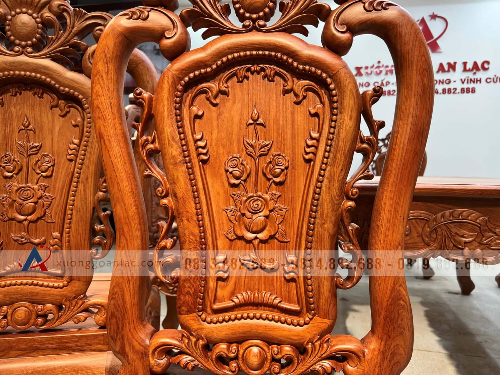 Bộ bàn ăn hoàng gia 10 ghế hồng hạt gỗ hương đá (Bác Lân, Hà Giang) 21 Bộ bàn ăn hoàng gia 10 ghế hồng hạt gỗ hương đá (Bác Lân, Hà Giang) - Ảnh 21