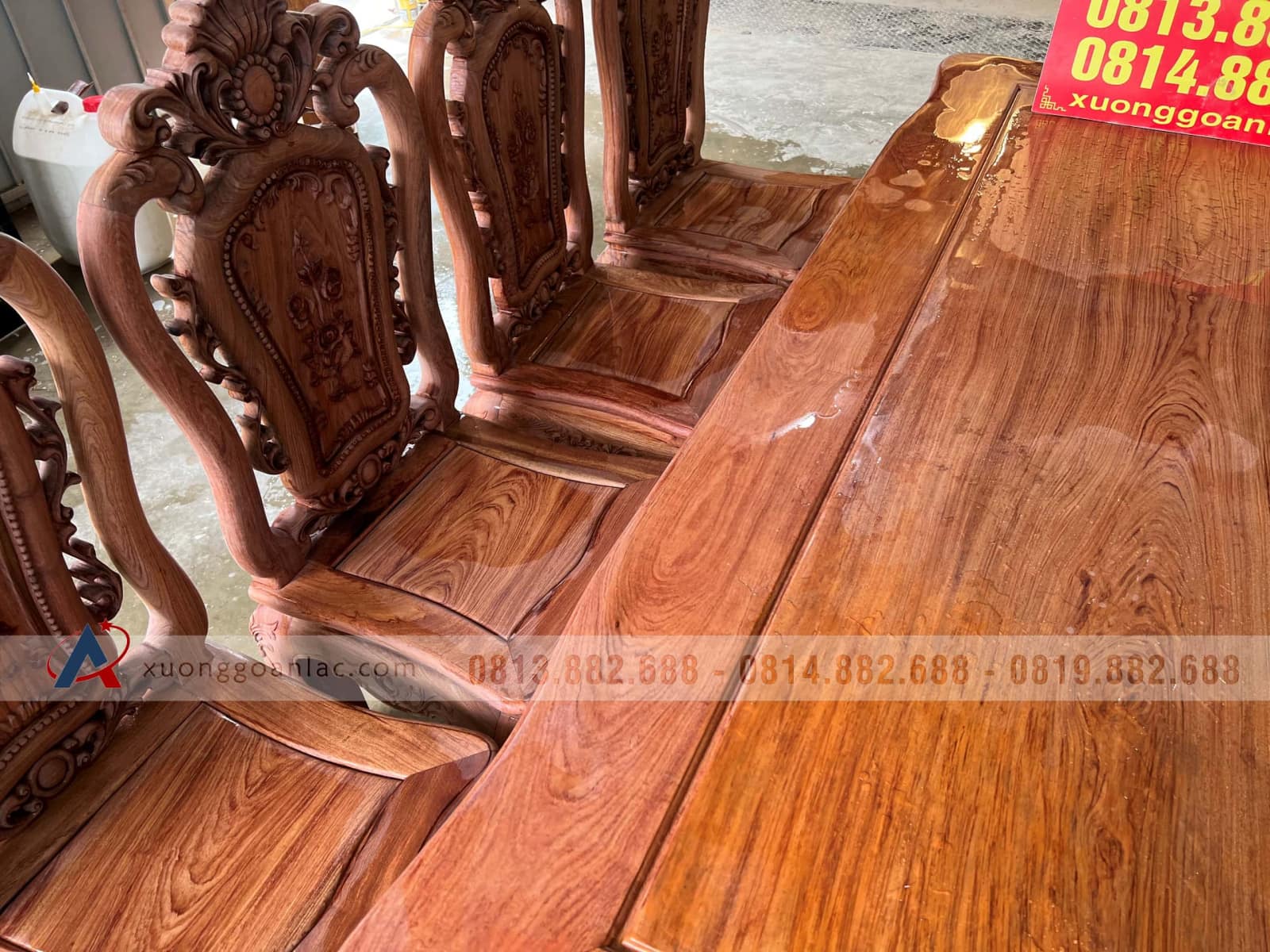 Bộ bàn ăn hoàng gia 8 ghế hồng hạt gỗ hương đá (Bác Vì, Ninh Bình) 11 Bộ bàn ăn hoàng gia 8 ghế hồng hạt gỗ hương đá (Bác Vì, Ninh Bình) - Ảnh 11