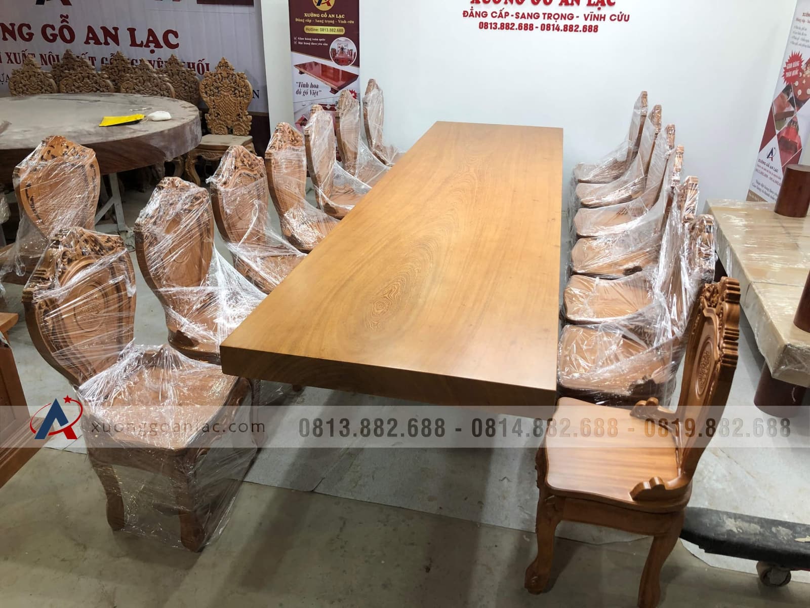 Bộ bàn ăn nguyên khối 14 ghế louis gỗ gõ đỏ cao cấp (Anh Tư, Hồ Chí Minh) 31 bàn ăn nguyên khối gỗ gõ đỏ cao cấp cho phòng bếp gia đình