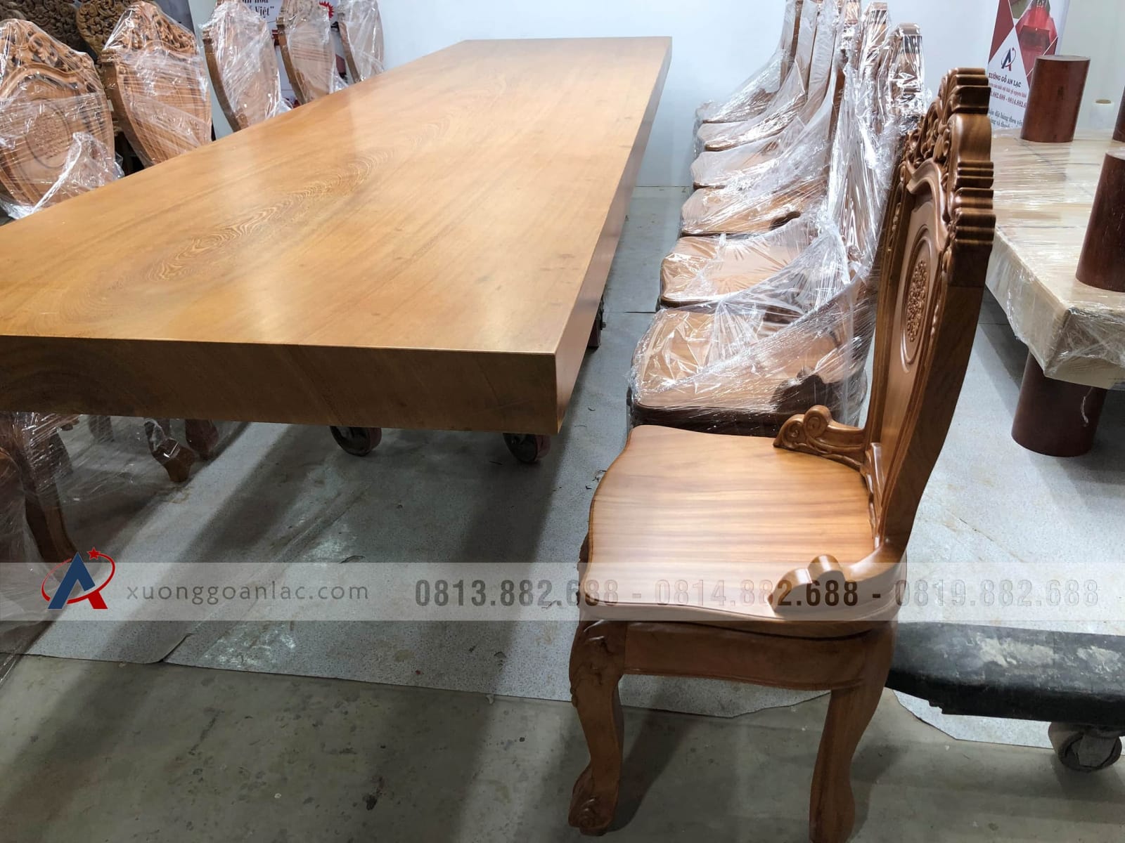 Bộ bàn ăn nguyên khối 14 ghế louis gỗ gõ đỏ cao cấp (Anh Tư, Hồ Chí Minh) 3 Bộ bàn ăn nguyên khối 14 ghế louis gỗ gõ đỏ cao cấp (Anh Tư, Hồ Chí Minh) - Ảnh 3