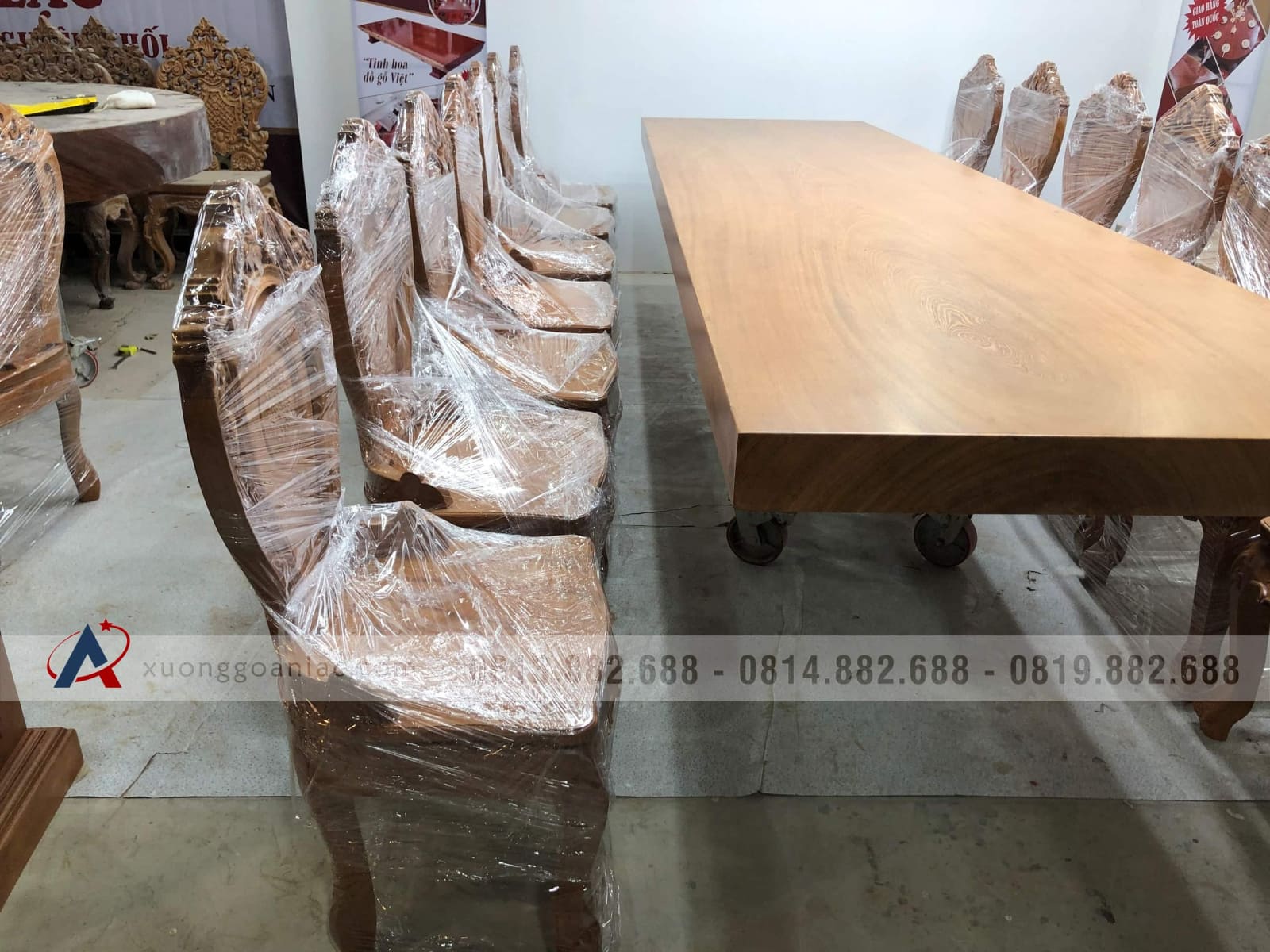 Bộ bàn ăn nguyên khối 14 ghế louis gỗ gõ đỏ cao cấp (Anh Tư, Hồ Chí Minh) 4 Bộ bàn ăn nguyên khối 14 ghế louis gỗ gõ đỏ cao cấp (Anh Tư, Hồ Chí Minh) - Ảnh 4
