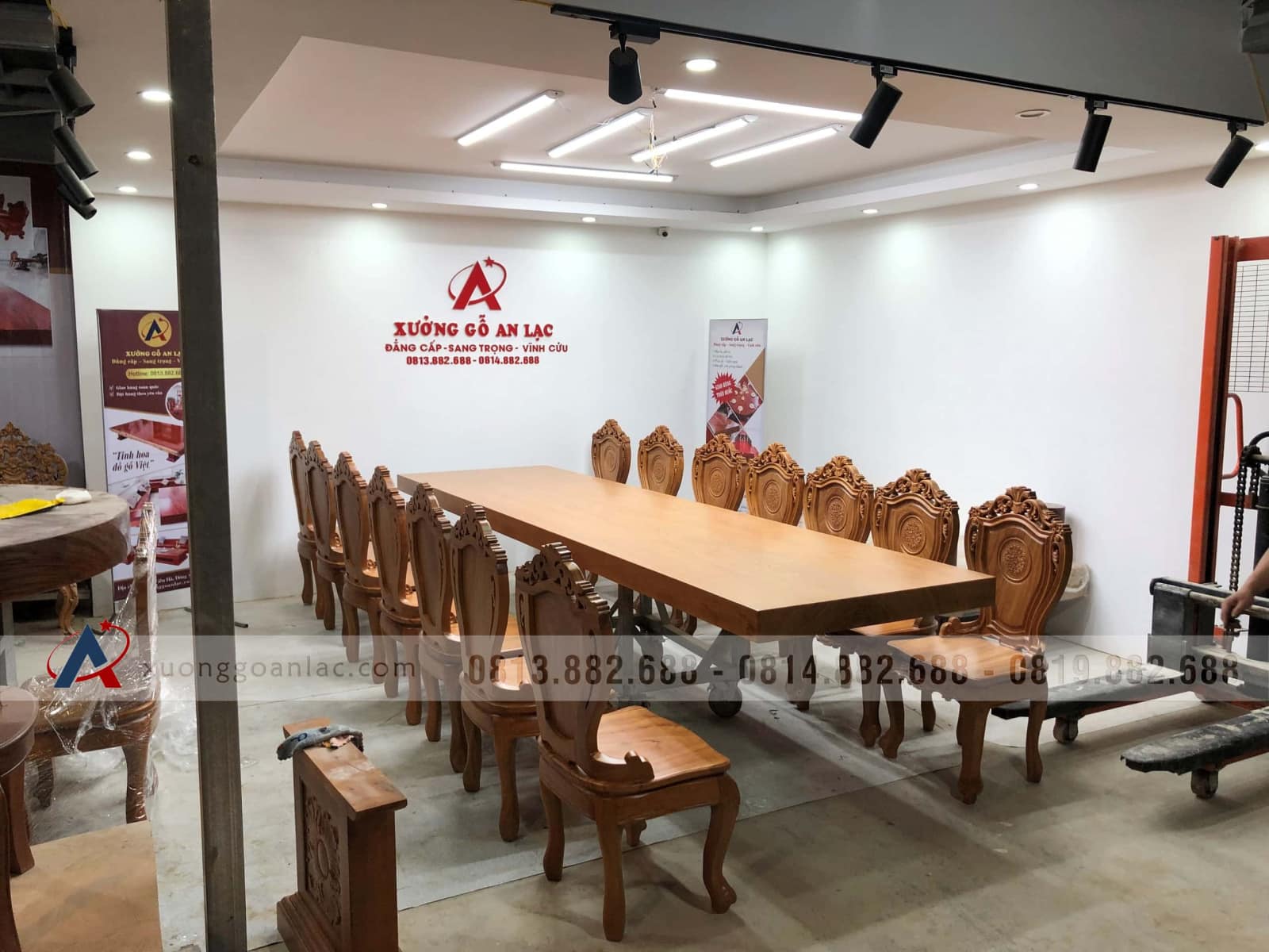 Bộ bàn ăn nguyên khối 14 ghế louis gỗ gõ đỏ cao cấp (Anh Tư, Hồ Chí Minh) 32 bô bàn ăn nguyên khối 14 ghế hoa lá tây có tay siêu đẹp