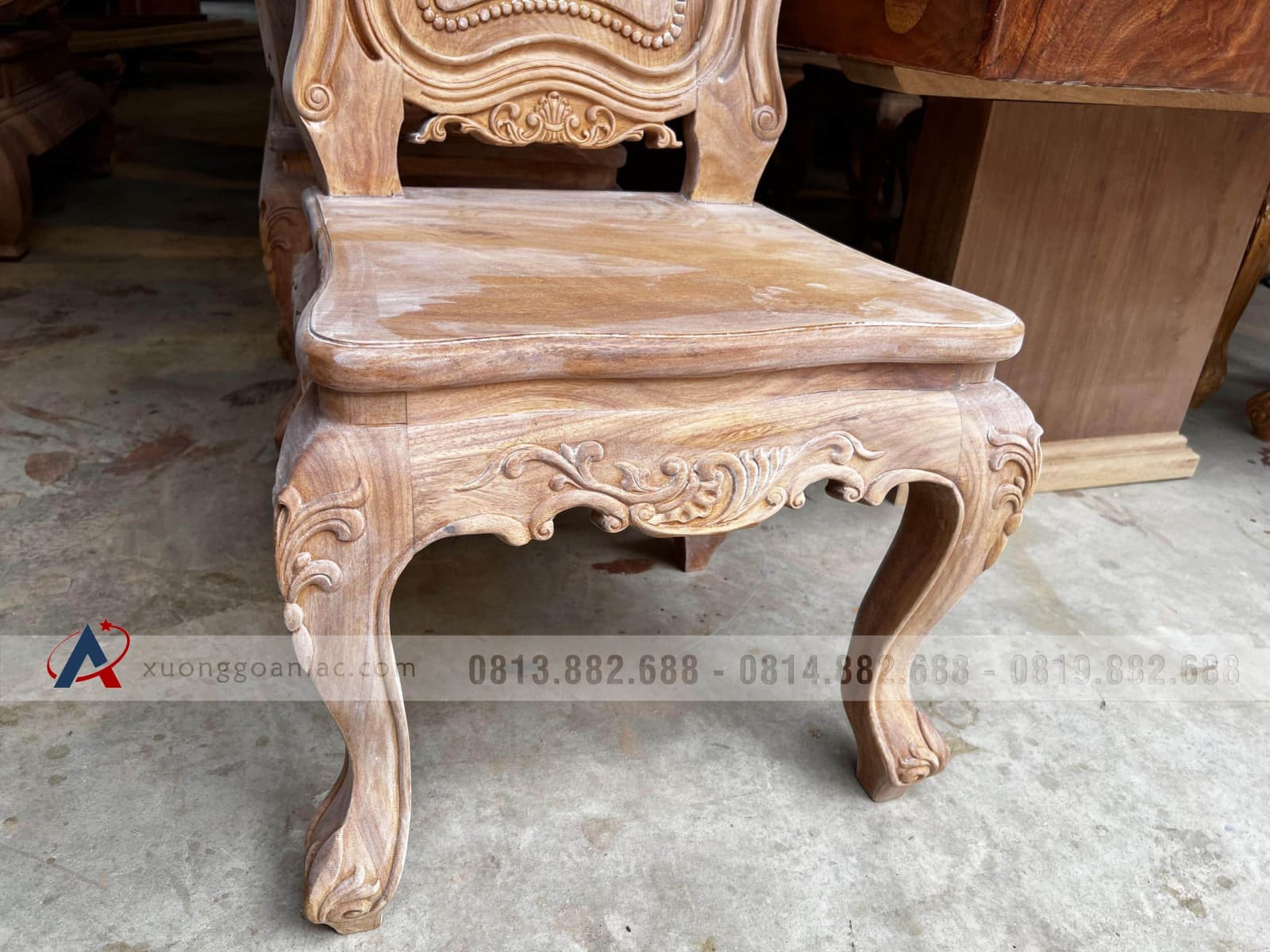 Nguyên mộc bộ bàn ăn nguyên khối 10 ghế louis hoa lá tây (Anh Bình, Bắc Giang) 11 ghế ăn gỗ gõ đỏ mặt liền tấm