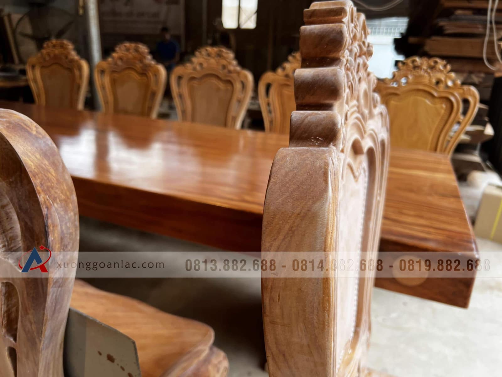 Nguyên mộc bộ bàn ăn nguyên khối 10 ghế louis hoa lá tây (Anh Bình, Bắc Giang) 15 Nguyên mộc bộ bàn ăn nguyên khối 10 ghế louis hoa lá tây (Anh Bình, Bắc Giang) - Ảnh 15