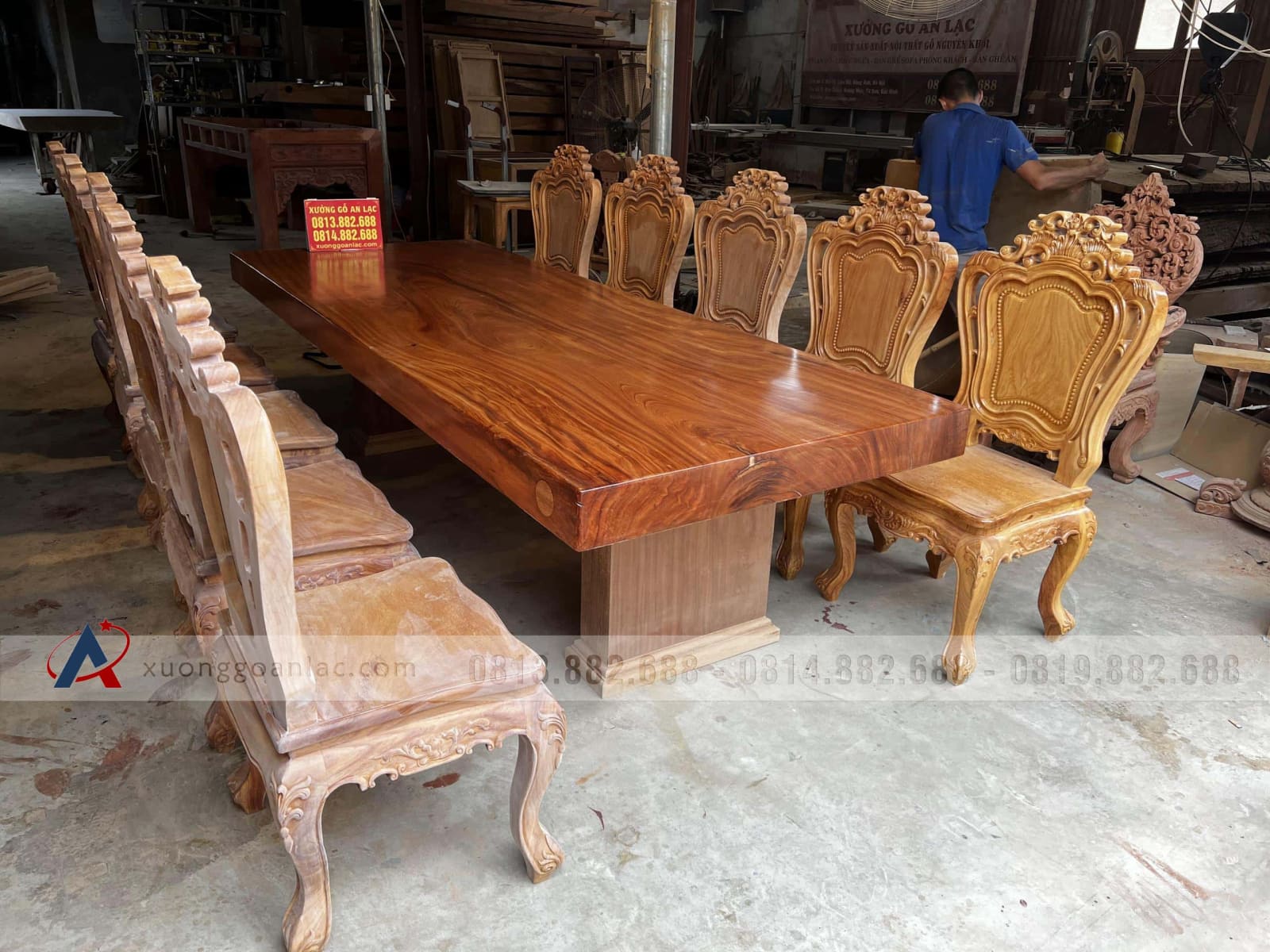 Nguyên mộc bộ bàn ăn nguyên khối 10 ghế louis hoa lá tây (Anh Bình, Bắc Giang) 3 Nguyên mộc bộ bàn ăn nguyên khối 10 ghế louis hoa lá tây (Anh Bình, Bắc Giang) - Ảnh 3