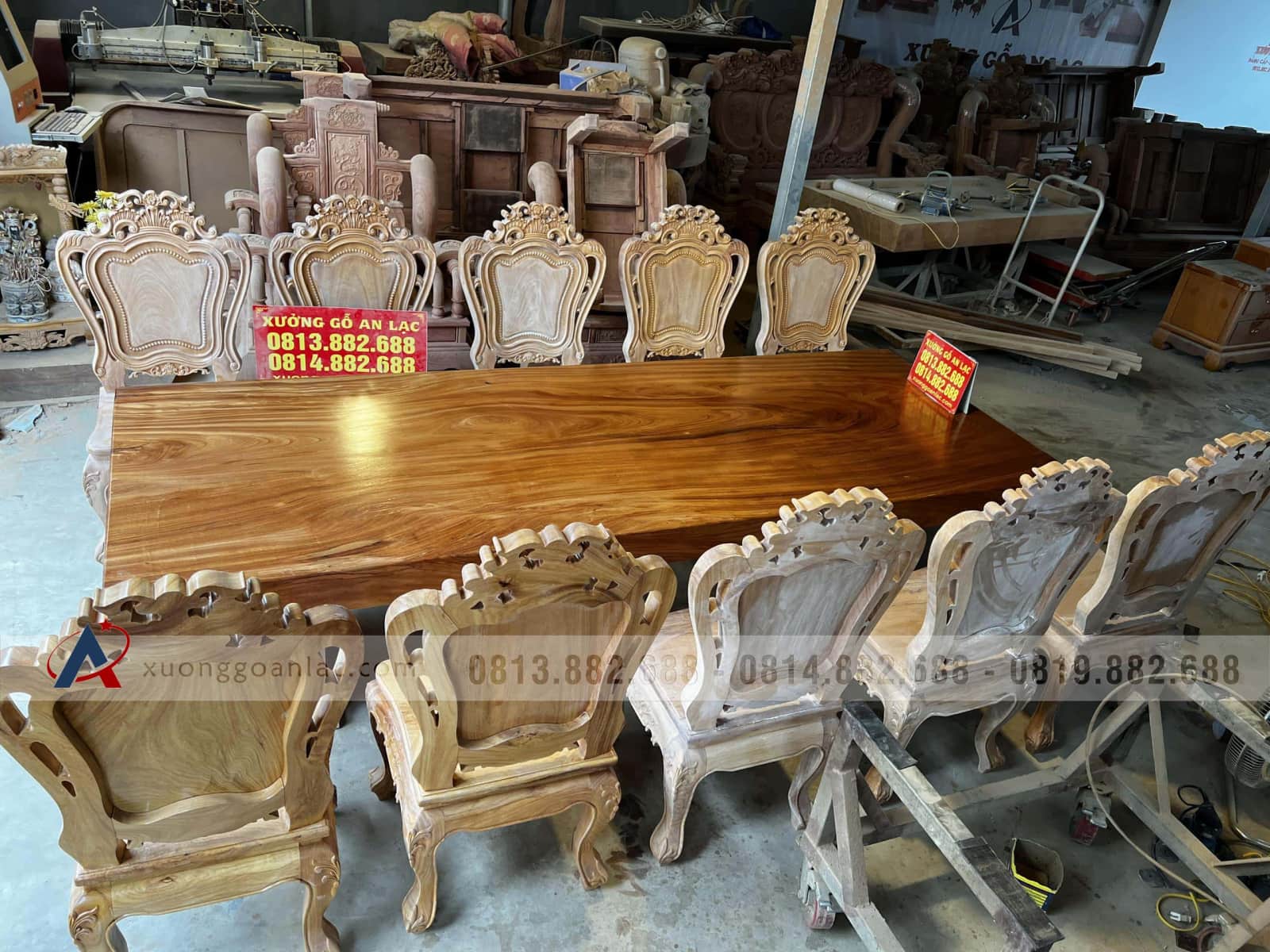 Nguyên mộc bộ bàn ăn nguyên khối 10 ghế louis hoa lá tây (Anh Bình, Bắc Giang) 6 Nguyên mộc bộ bàn ăn nguyên khối 10 ghế louis hoa lá tây (Anh Bình, Bắc Giang) - Ảnh 6