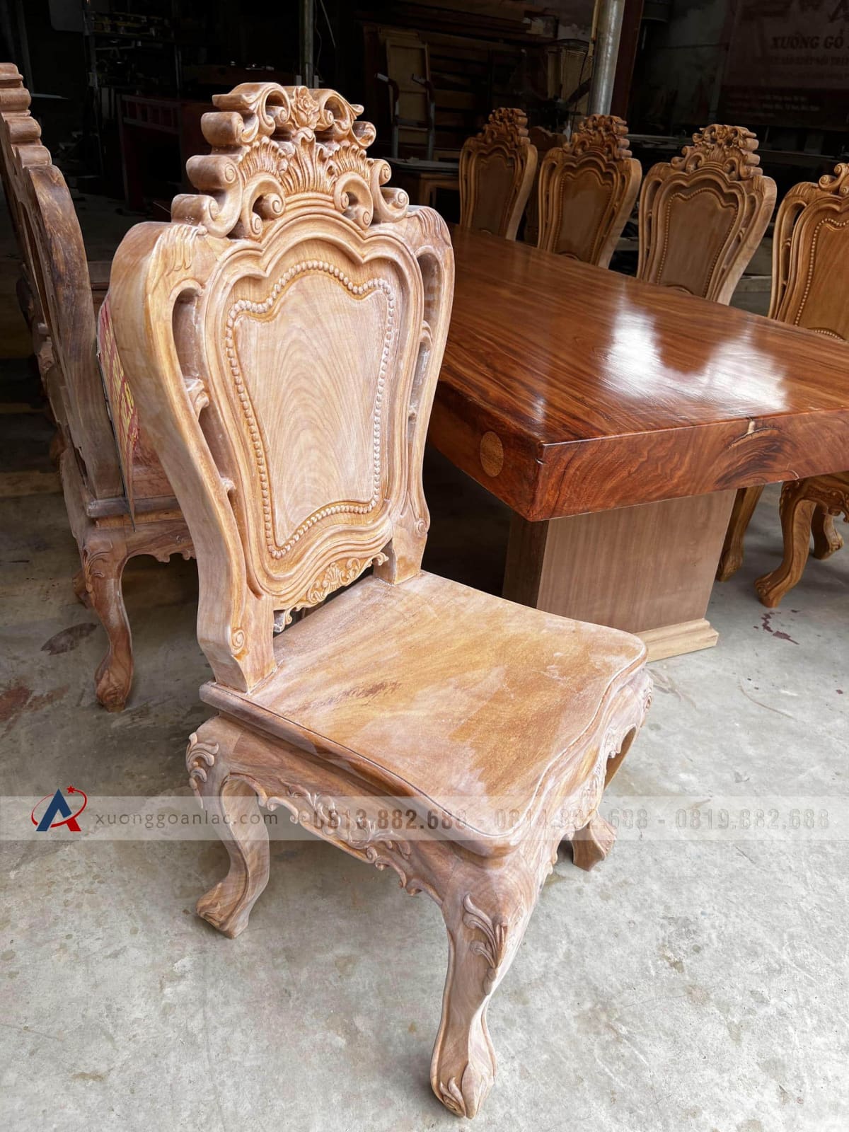 Nguyên mộc bộ bàn ăn nguyên khối 10 ghế louis hoa lá tây (Anh Bình, Bắc Giang) 7 ghế ăn gỗ gõ đỏ đẹp
