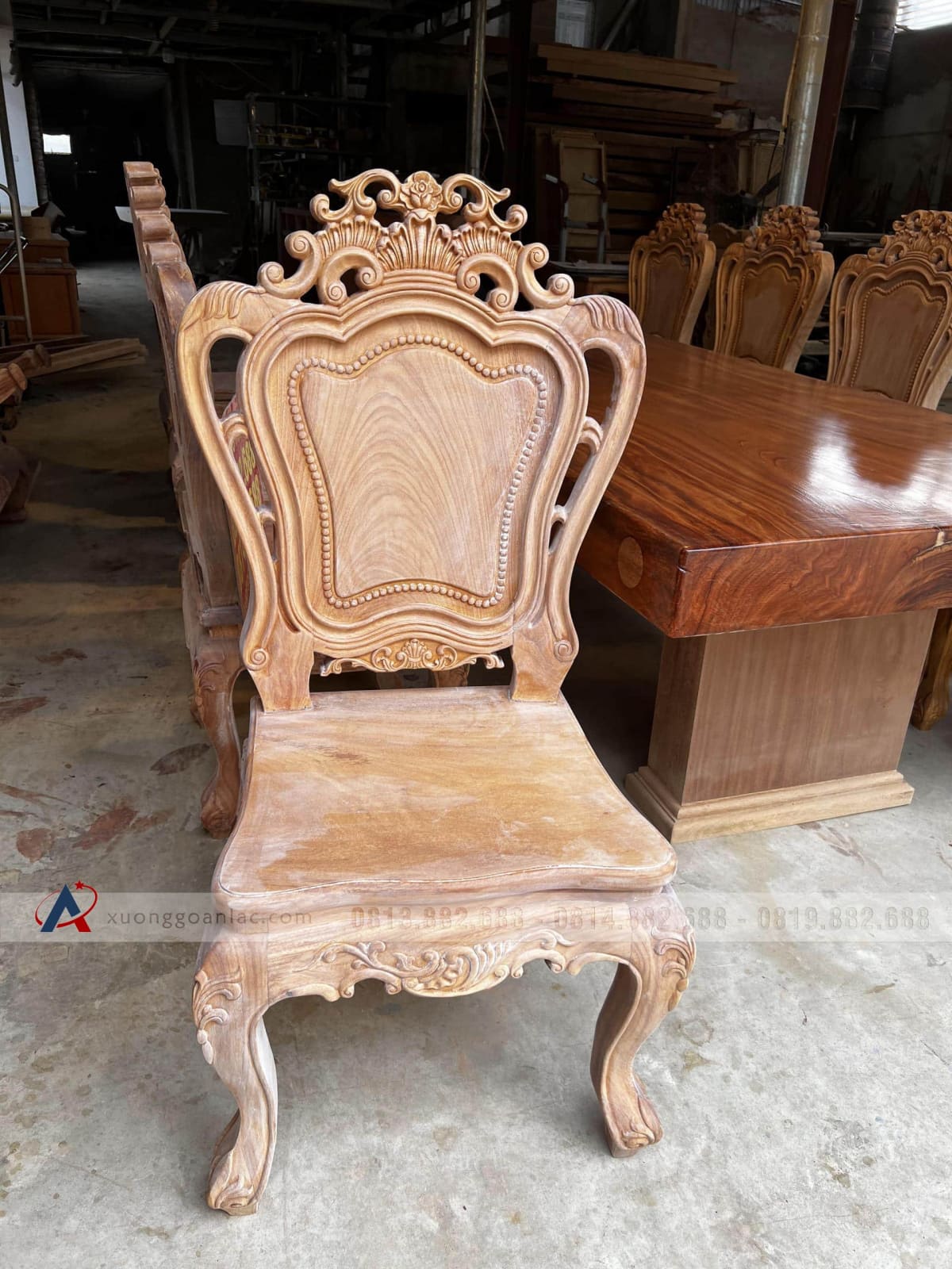 Nguyên mộc bộ bàn ăn nguyên khối 10 ghế louis hoa lá tây (Anh Bình, Bắc Giang) 38 ghế ăn louis hoa lá tây