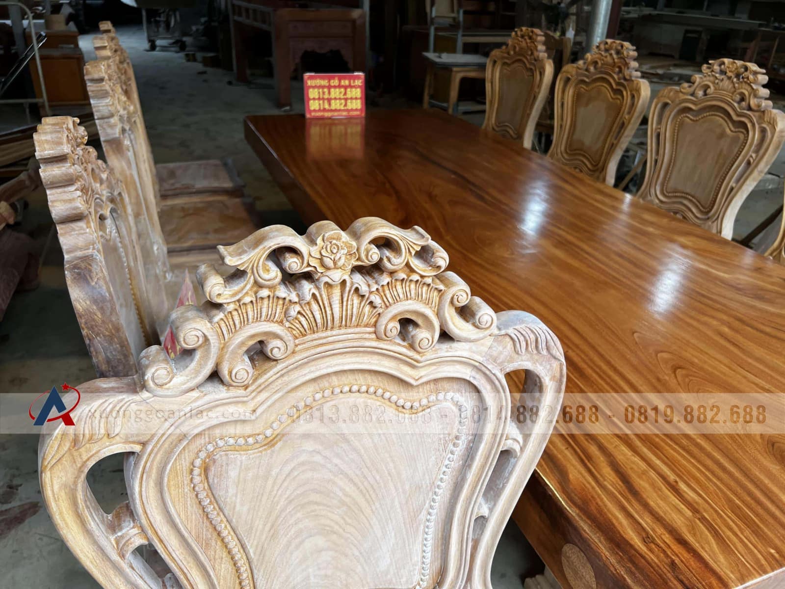 Nguyên mộc bộ bàn ăn nguyên khối 10 ghế louis hoa lá tây (Anh Bình, Bắc Giang) 10 Nguyên mộc bộ bàn ăn nguyên khối 10 ghế louis hoa lá tây (Anh Bình, Bắc Giang) - Ảnh 10
