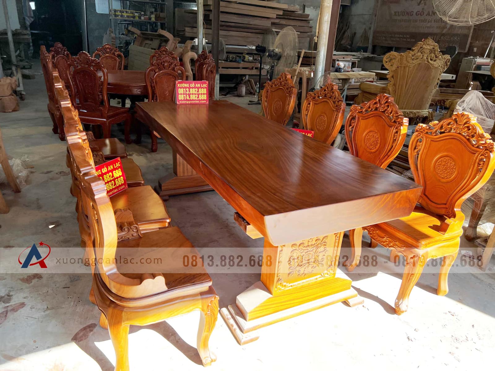 Bộ bàn ăn nguyên khối 8 ghế louis gỗ gõ đỏ (Anh Kỳ, Bắc Giang) 28 Bộ bàn ăn nguyên khối 8 ghế Louis hoa lá tây có tay vip gỗ gõ đỏ