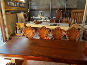 Bộ bàn ăn nguyên khối 8 ghế louis gỗ gõ đỏ (Anh Kỳ, Bắc Giang) 18 bàn ăn nguyên khối gỗ gõ đỏ tuej nhiên đẹp nhất 2022