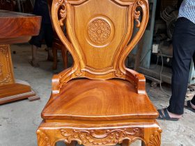 Bộ bàn ăn nguyên khối 8 ghế louis gỗ gõ đỏ (Anh Kỳ, Bắc Giang) 21 ghế louis có tay gỗ gõ đỏ cao cấp