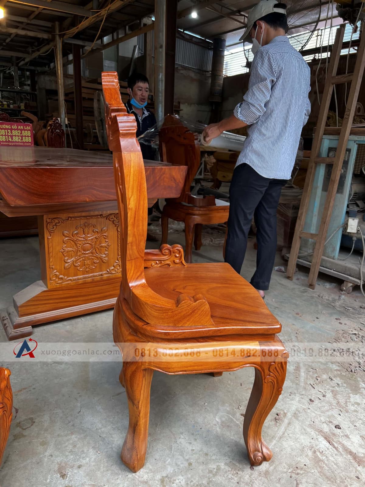 Bộ bàn ăn nguyên khối 8 ghế louis gỗ gõ đỏ (Anh Kỳ, Bắc Giang) 9 ghế ăn cao cấp gỗ gõ đỏ tự nhiên