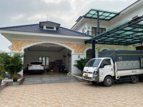 Bộ bàn ăn nguyên khối 10 ghế louis hoa lan tây có tay gỗ gõ đỏ (Anh Tiến,Thanh Hóa) 17 biệt thự gia đình khách hàng mua bàn ghế ăn của xưởng gỗ an lạc