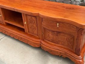 Kệ tivi Louis Hoàng Gia 2m62 nguyên khối gỗ Hương Đá (anh Lương, Nam Định) 19 Ke Tivi Luis Hoang Gia 2m62 Mat Nguyen Khoi Go Huong Da 10