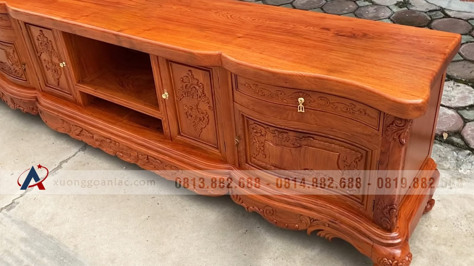Kệ tivi Louis Hoàng Gia 2m62 nguyên khối gỗ Hương Đá (anh Lương, Nam Định) 10 Kệ tivi Louis Hoàng Gia 2m62 nguyên khối gỗ Hương Đá (anh Lương, Nam Định) - Ảnh 10