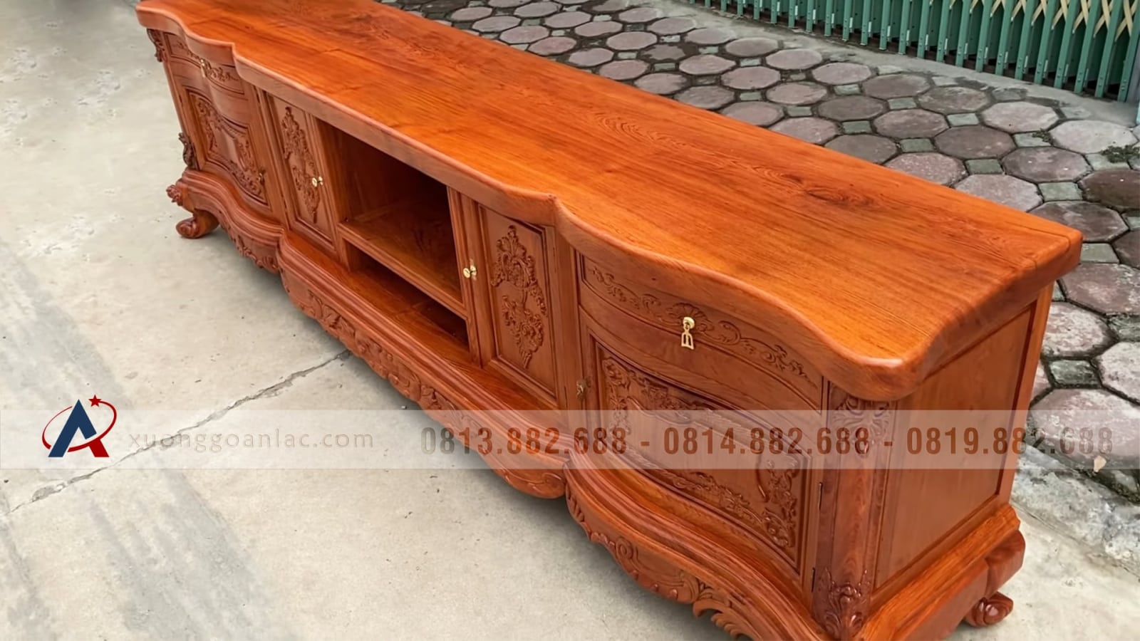 Kệ tivi Louis Hoàng Gia 2m62 nguyên khối gỗ Hương Đá (anh Lương, Nam Định) 5 Kệ tivi Louis Hoàng Gia 2m62 nguyên khối gỗ Hương Đá (anh Lương, Nam Định) - Ảnh 5