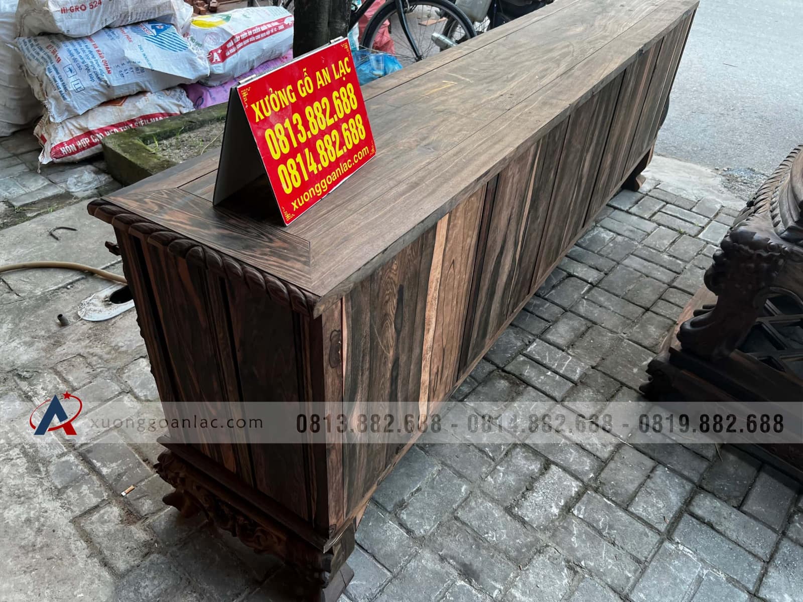 Kệ tivi gỗ Mun Hoa Lào siêu vip (anh Diễn, Hải Phòng) 25 kệ tivi đục tứ linh gỗ mun hoa lào cao cấp tự nhiên