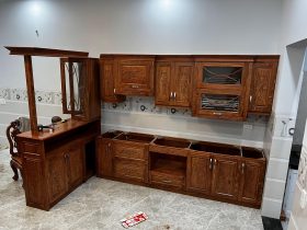 Nội thất phòng bếp 16 Tủ bếp gỗ hương đá (anh Quân, Bình Dương)