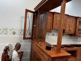 Tủ bếp gỗ hương đá (anh Quân, Bình Dương) 35 Tu bep go huong da cua anh Quan o Binh Duong 16