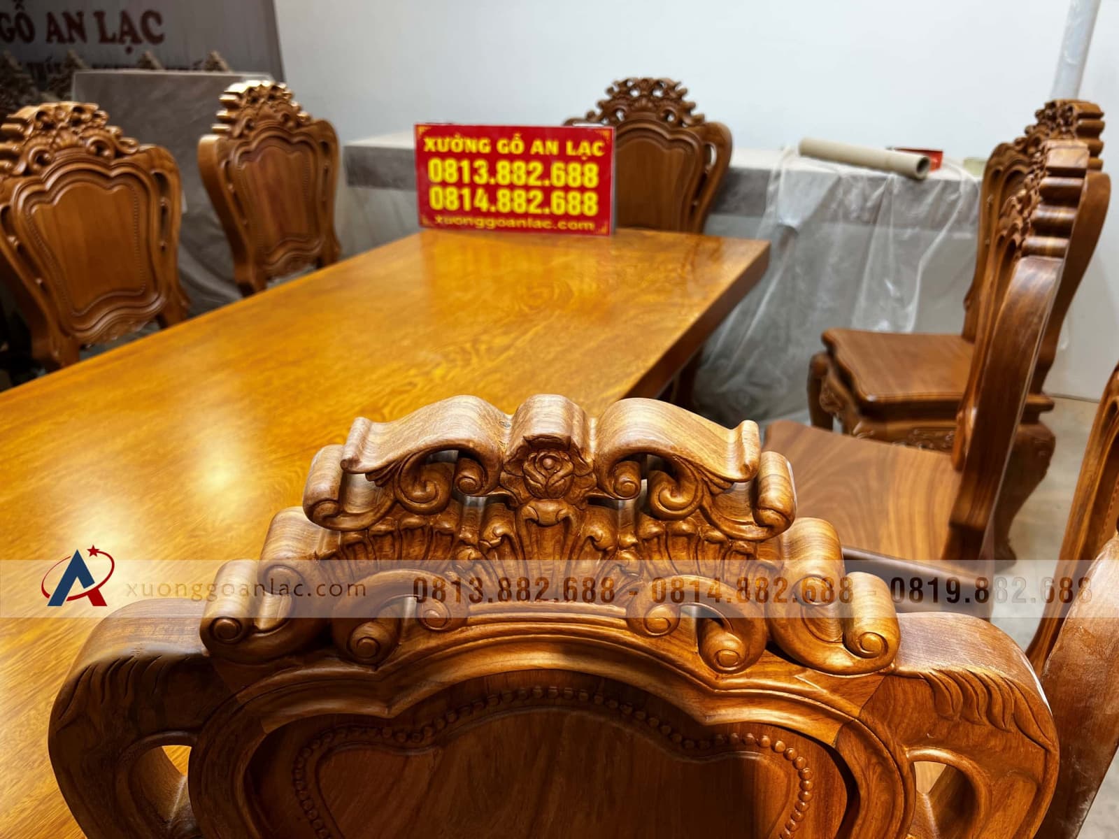Bộ bàn ăn nguyên khối và 10 ghế louis hoa lá tây (Anh Vũ, Đông Anh, Hà Nội) 11 Bộ bàn ăn nguyên khối và 10 ghế louis hoa lá tây (Anh Vũ, Đông Anh, Hà Nội) - Ảnh 11