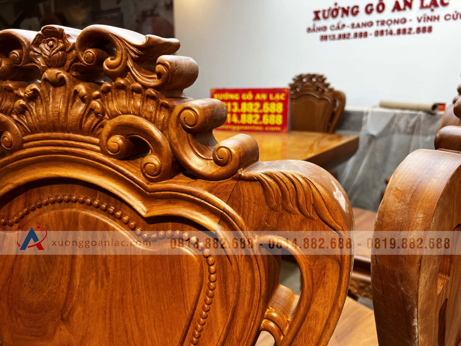 Bộ bàn ăn nguyên khối và 10 ghế louis hoa lá tây (Anh Vũ, Đông Anh, Hà Nội) 12 Bộ bàn ăn nguyên khối và 10 ghế louis hoa lá tây (Anh Vũ, Đông Anh, Hà Nội) - Ảnh 12
