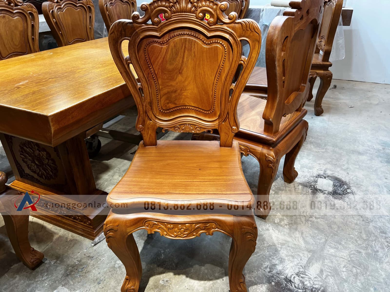 Bộ bàn ăn nguyên khối và 10 ghế louis hoa lá tây (Anh Vũ, Đông Anh, Hà Nội) 15 Bộ bàn ăn nguyên khối và 10 ghế louis hoa lá tây (Anh Vũ, Đông Anh, Hà Nội) - Ảnh 15