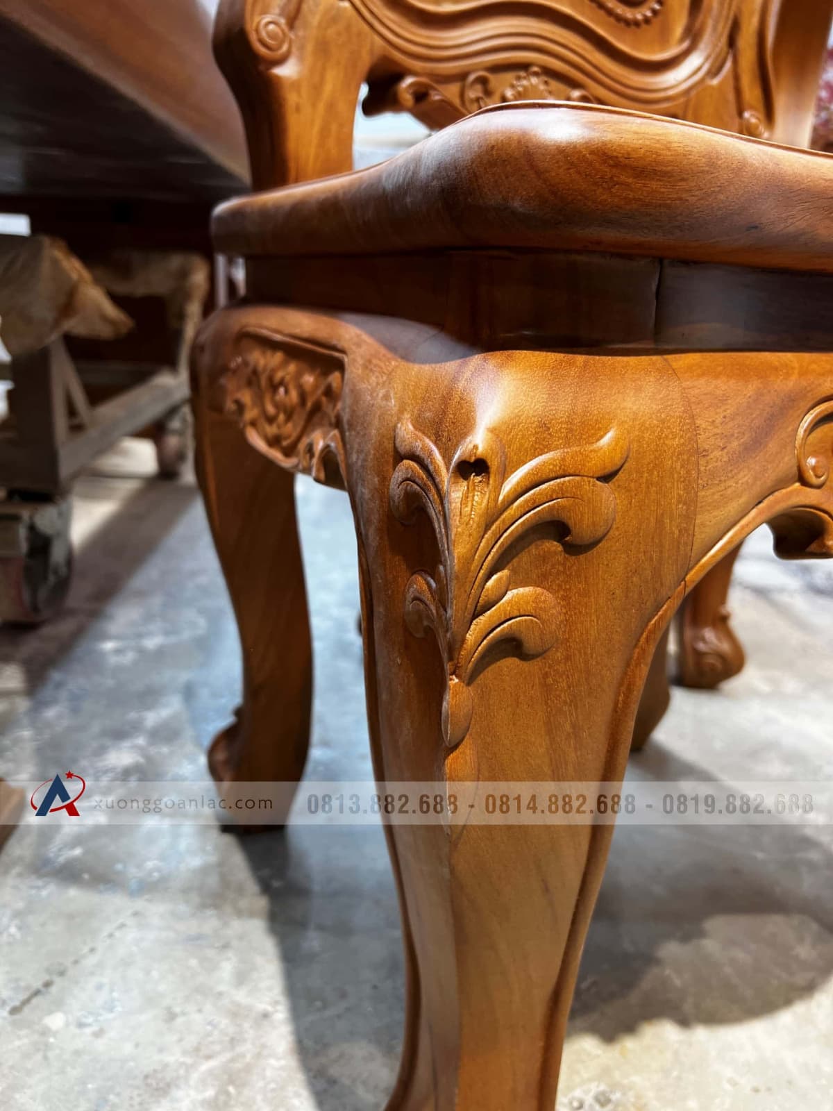 Bộ bàn ăn nguyên khối và 10 ghế louis hoa lá tây (Anh Vũ, Đông Anh, Hà Nội) 16 Bộ bàn ăn nguyên khối và 10 ghế louis hoa lá tây (Anh Vũ, Đông Anh, Hà Nội) - Ảnh 16