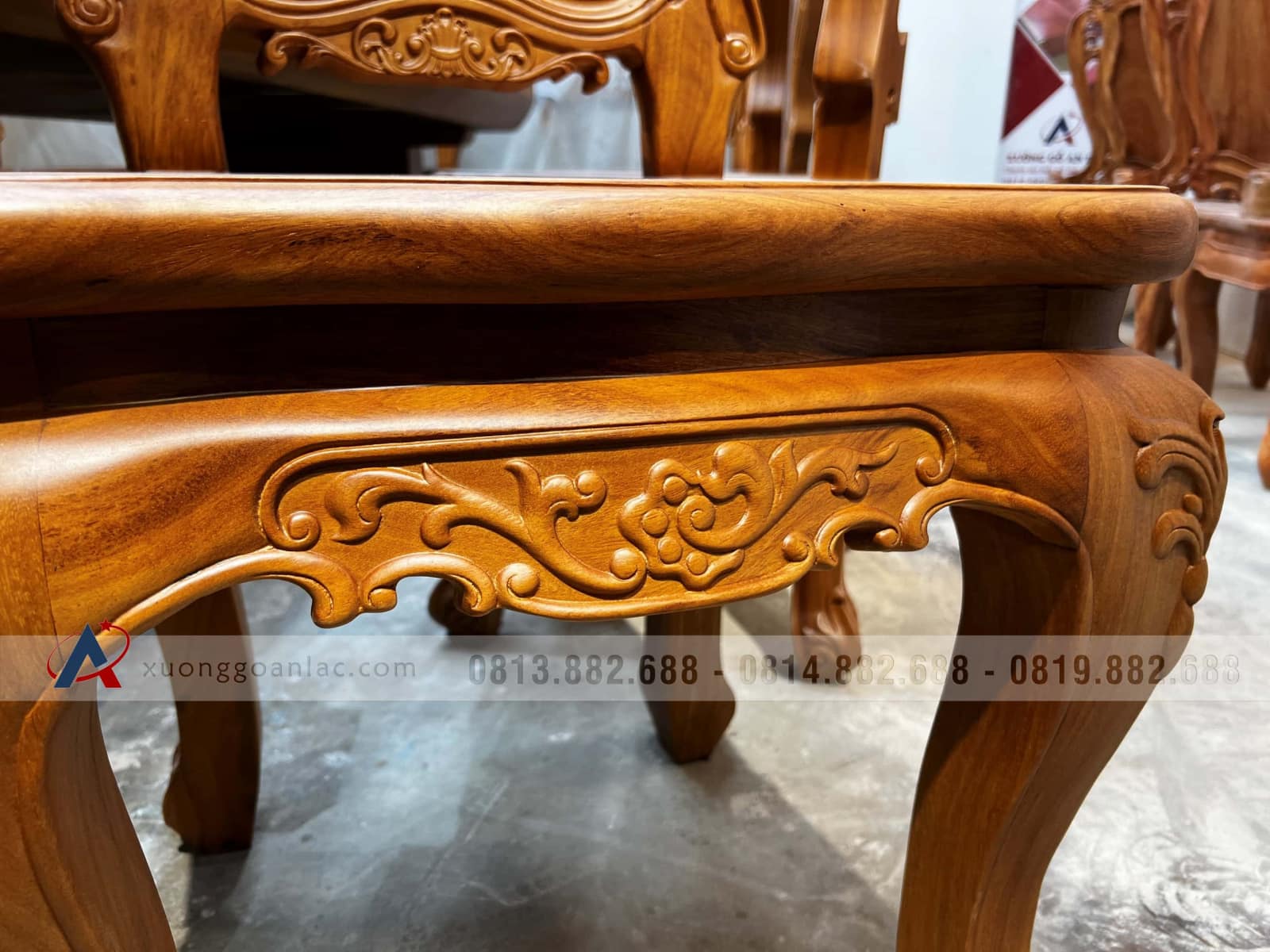 Bộ bàn ăn nguyên khối và 10 ghế louis hoa lá tây (Anh Vũ, Đông Anh, Hà Nội) 17 Bộ bàn ăn nguyên khối và 10 ghế louis hoa lá tây (Anh Vũ, Đông Anh, Hà Nội) - Ảnh 17
