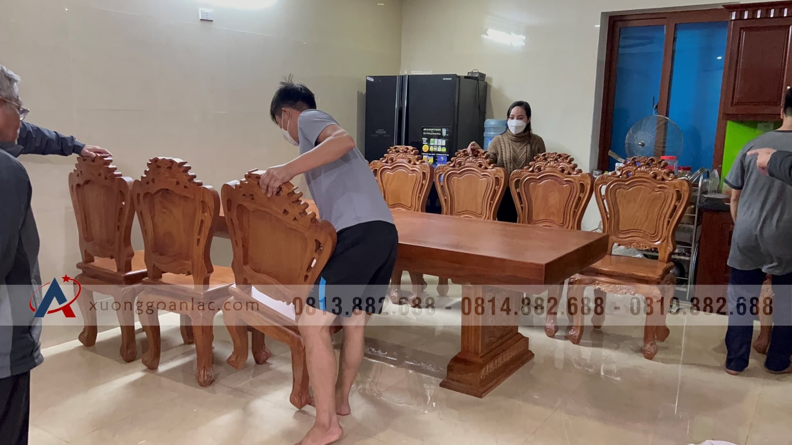 Bộ bàn ăn nguyên khối và 10 ghế louis hoa lá tây (Anh Vũ, Đông Anh, Hà Nội) 22 Bộ bàn ăn nguyên khối và 10 ghế louis hoa lá tây (Anh Vũ, Đông Anh, Hà Nội) - Ảnh 22