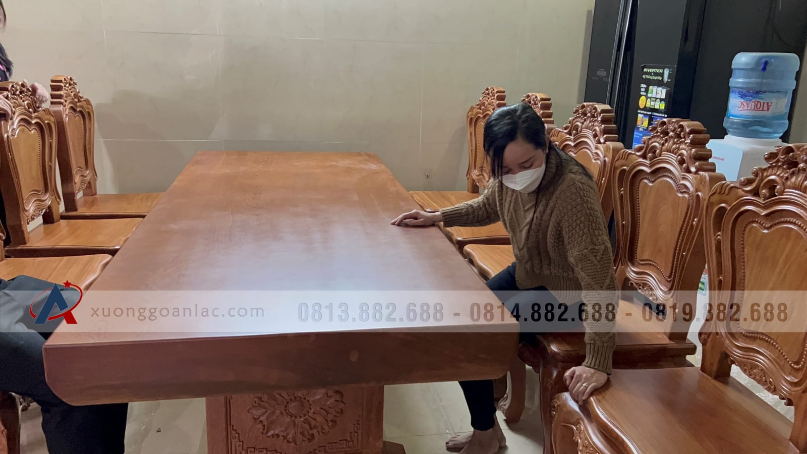 Bộ bàn ăn nguyên khối và 10 ghế louis hoa lá tây (Anh Vũ, Đông Anh, Hà Nội) 24 Bộ bàn ăn nguyên khối và 10 ghế louis hoa lá tây (Anh Vũ, Đông Anh, Hà Nội) - Ảnh 24