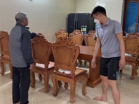 Bộ bàn ăn nguyên khối và 10 ghế louis hoa lá tây (Anh Vũ, Đông Anh, Hà Nội) 61 ban an 10 ghe anh Vu chi Men Dong Anh 26