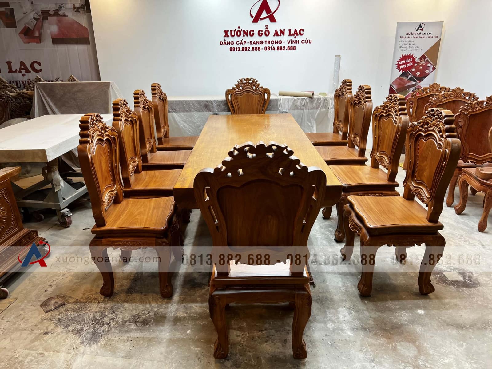 Bộ bàn ăn nguyên khối và 10 ghế louis hoa lá tây (Anh Vũ, Đông Anh, Hà Nội) 4 Bộ bàn ăn nguyên khối và 10 ghế louis hoa lá tây (Anh Vũ, Đông Anh, Hà Nội) - Ảnh 4
